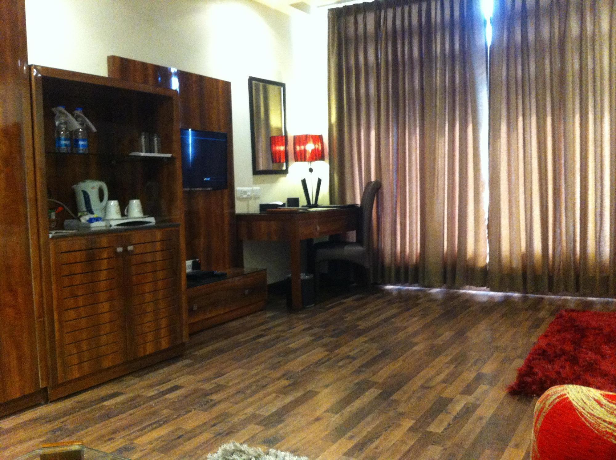 One Earth Avaas Hotel Amritsar Exterior photo