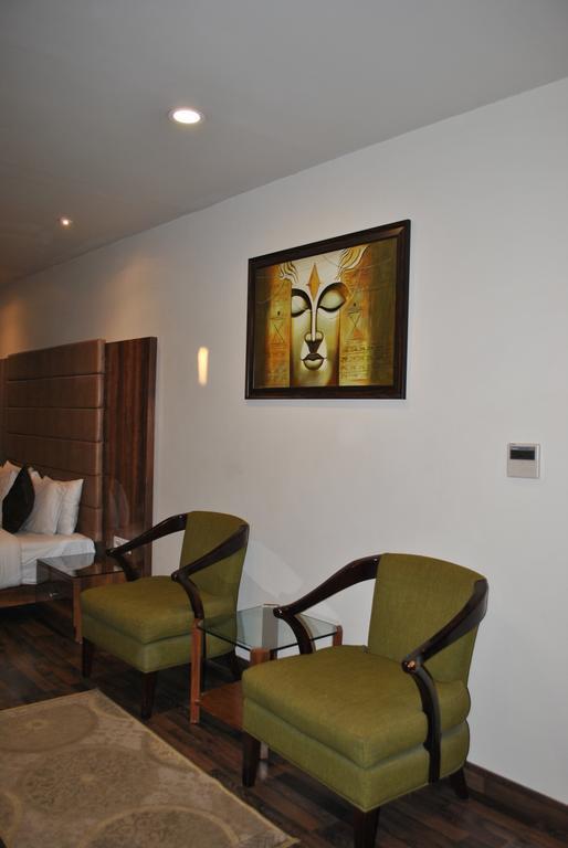 One Earth Avaas Hotel Amritsar Exterior photo