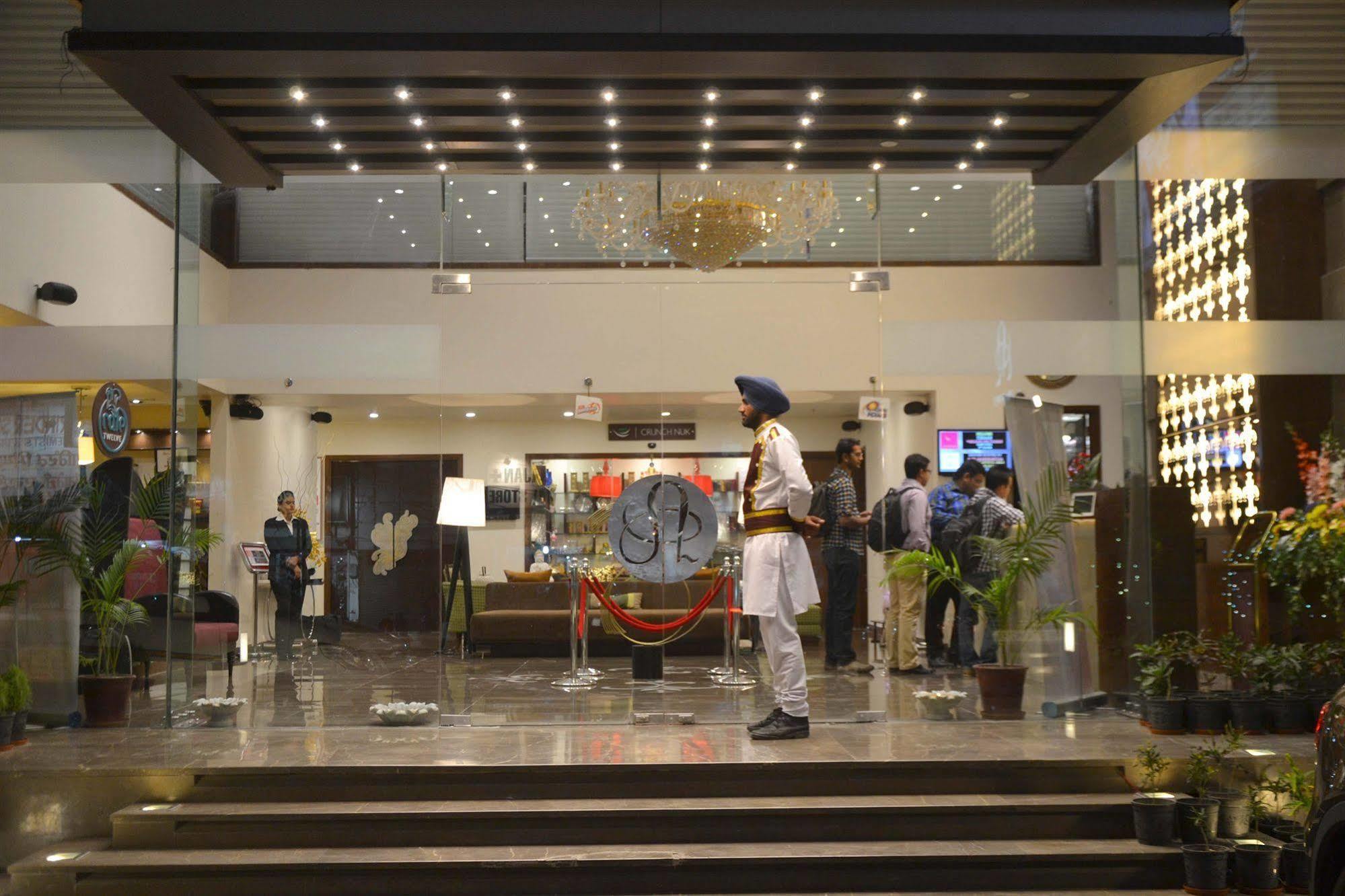 One Earth Avaas Hotel Amritsar Exterior photo